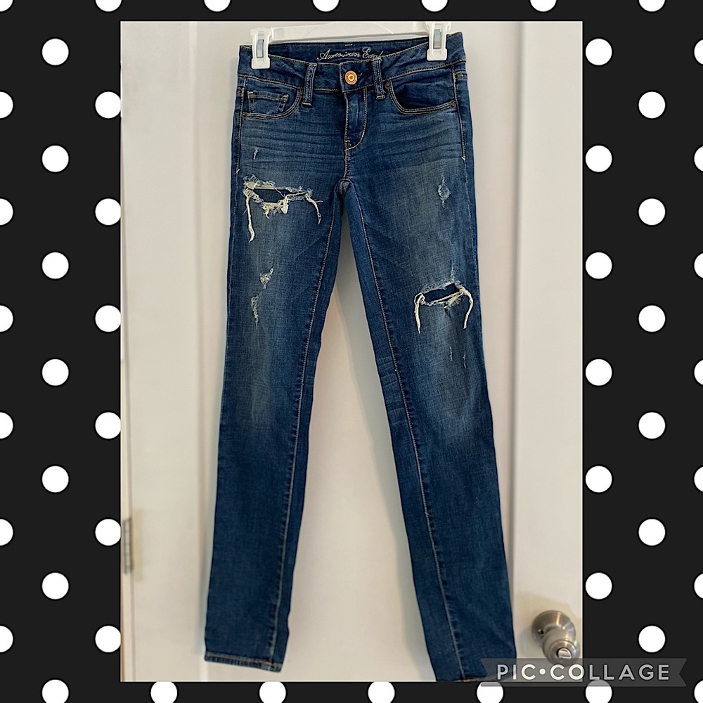 American Eagle Super Stretch Denim jeans size 0, no skin show rips